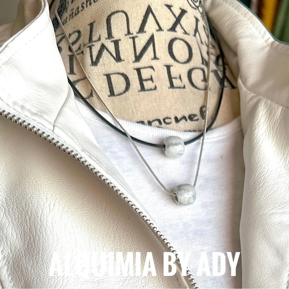 Howlite medallion pendant and silver rope choker necklace - Picture 1 of 7